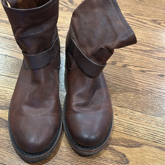 Frye Veronica Bootie in Redwood size 10 - Picture 3 of 7